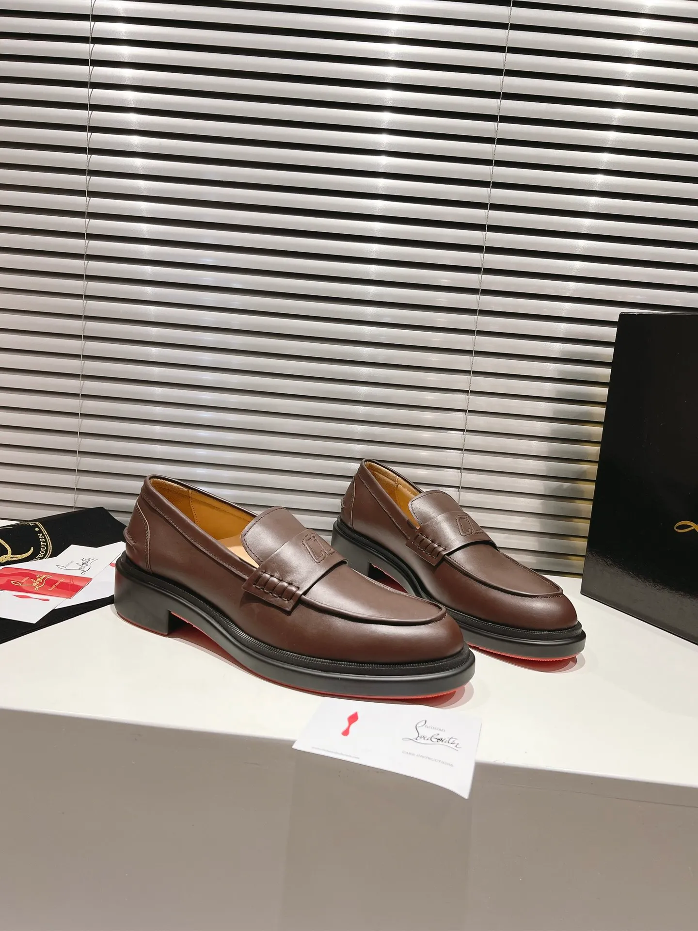 👟👟Ex-factory price 760👟👟 ╔Tire bottom Loaf🆑Black cowhide╗ ·Top version customization·2024𝐬𝐬 𝑪𝒉𝒓𝒊𝒔𝒕𝒊𝒂𝒏 𝑳𝒐𝒖𝒃𝒐𝒖𝒕𝒊𝒏 ▪️No matter the last shape, fabric, diamonds, nails, lining, outsole, they are as close as possible to ZP... ▪️The original sole is specially provided by the original factory ▪️The lining is imported water-dyed cowhide ▪️The private customization time is about 3-7 days —————— Size: Men's 39M-46M
